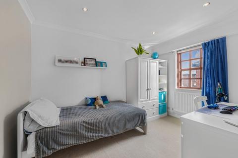33 Hamlet Square, London, NW2 1SR