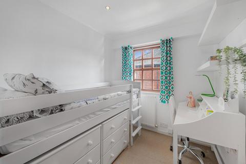 33 Hamlet Square, London, NW2 1SR