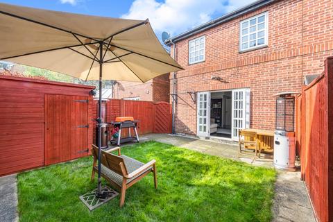 33 Hamlet Square, London, NW2 1SR