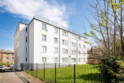 2 bedroom apartment for sale, Woodhill, London