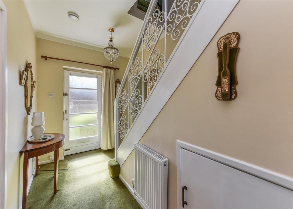 28 Springhill Park-hall1.jpg