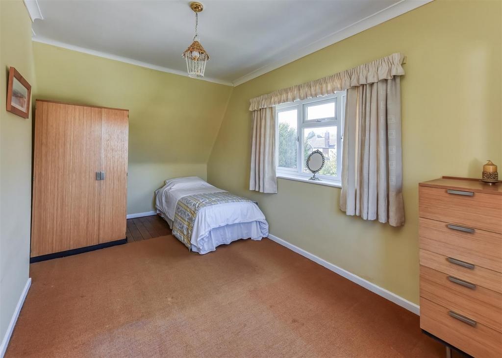 28 Springhill Park-bed3.jpg