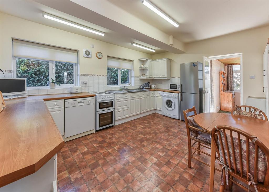28 Springhill Park-kitchen.jpg
