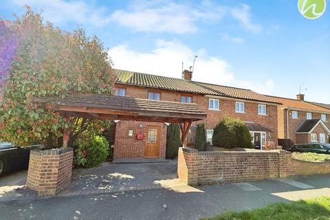 4 bedroom semi-detached house for sale, Giffords Cross Avenue, Corringham, SS17