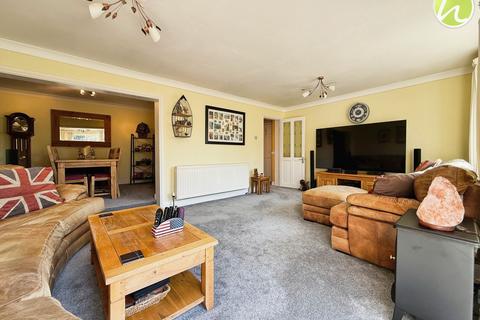 4 bedroom semi-detached house for sale, Giffords Cross Avenue, Corringham, SS17