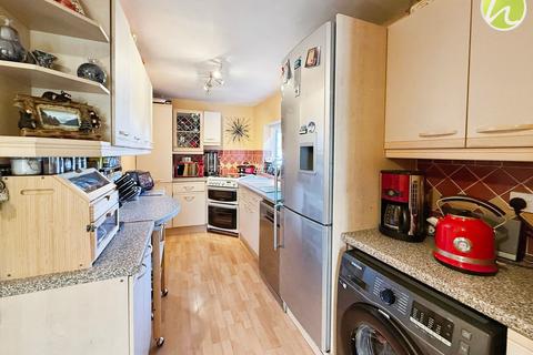 4 bedroom semi-detached house for sale, Giffords Cross Avenue, Corringham, SS17