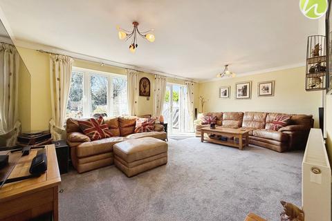 4 bedroom semi-detached house for sale, Giffords Cross Avenue, Corringham, SS17