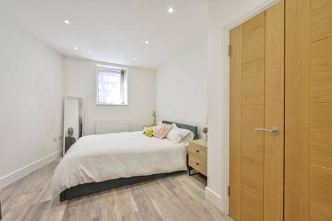 1 bedroom flat to rent, Broomhill Road, Wandsworth Town, London, SW18
