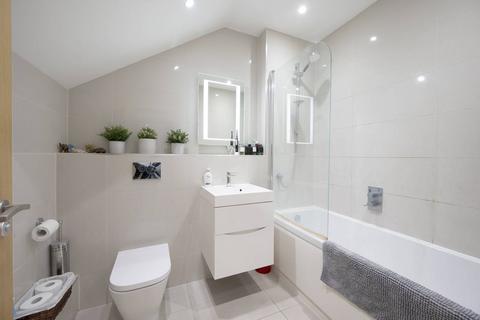 1 bedroom flat to rent, Broomhill Road, Wandsworth Town, London, SW18