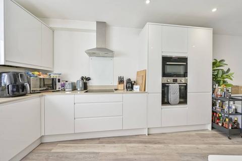 1 bedroom flat to rent, Broomhill Road, Wandsworth Town, London, SW18