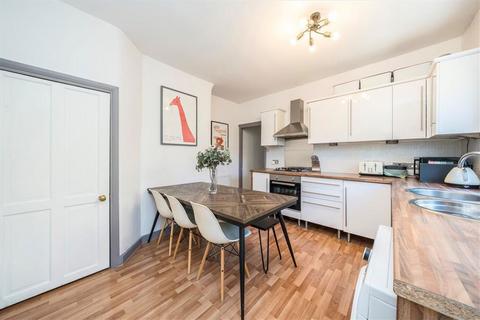 2 bedroom flat for sale, Eversley Road, London SE7