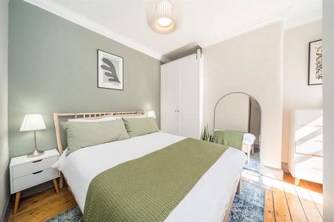 2 bedroom flat for sale, Eversley Road, London SE7