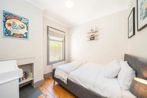 2 bedroom flat for sale, Eversley Road, London SE7