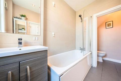 2 bedroom flat for sale, Eversley Road, London SE7