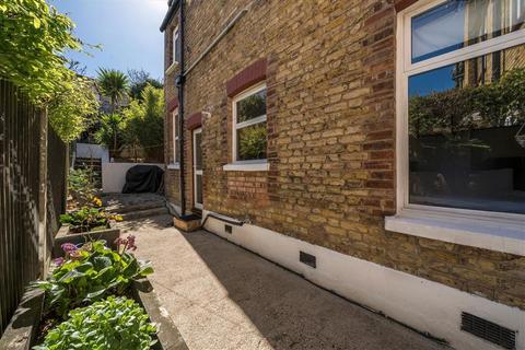 8a Eversley Road, London, SE7 7LD