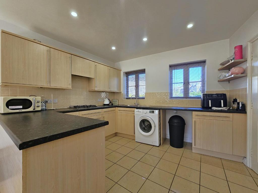 Kitchen 1.jpg