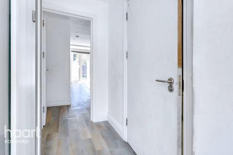 1 bedroom apartment for sale, Flat 2, 24 Albert Road, Romford, RM1 2PJ