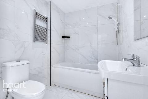 Flat 2, 24 Albert Road, Romford, RM1 2PJ