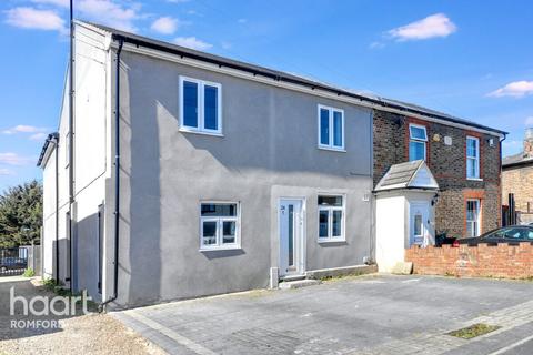 1 bedroom apartment for sale, Flat 2, 24 Albert Road, Romford, RM1 2PJ
