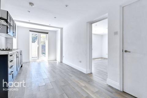 1 bedroom apartment for sale, Flat 2, 24 Albert Road, Romford, RM1 2PJ