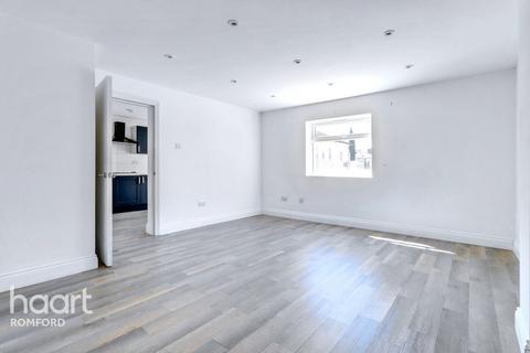 Flat 2, 24 Albert Road, Romford, RM1 2PJ