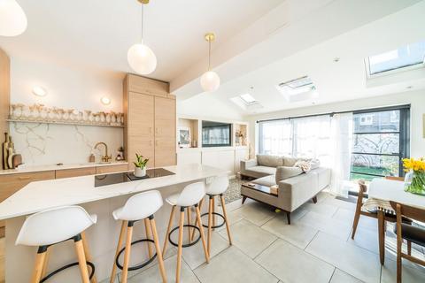 89 Gatton Road, London, SW17 0EY
