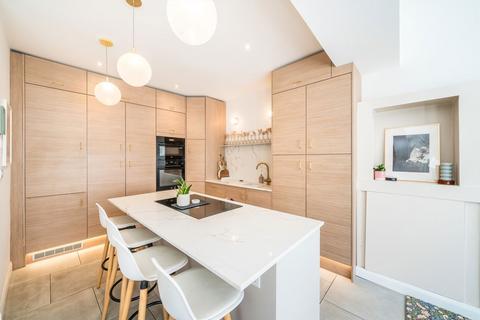 89 Gatton Road, London, SW17 0EY