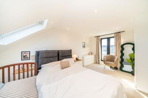 89 Gatton Road, London, SW17 0EY