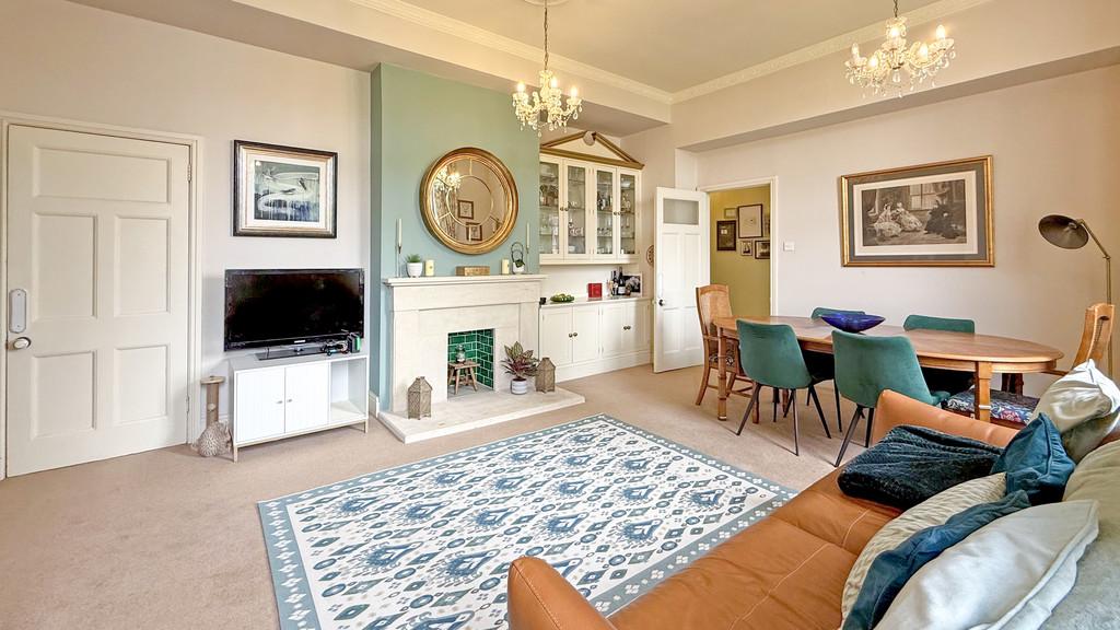 Lounge/dining room