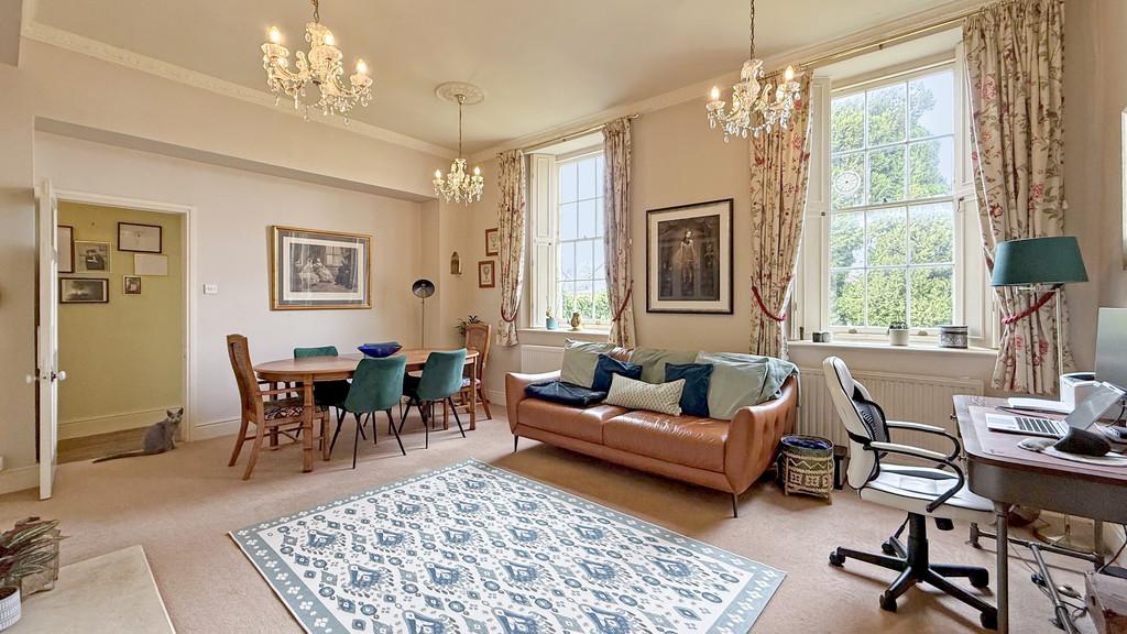 Lounge/dining room