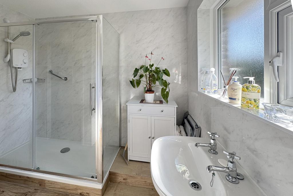 Ivanhoe Shower Room