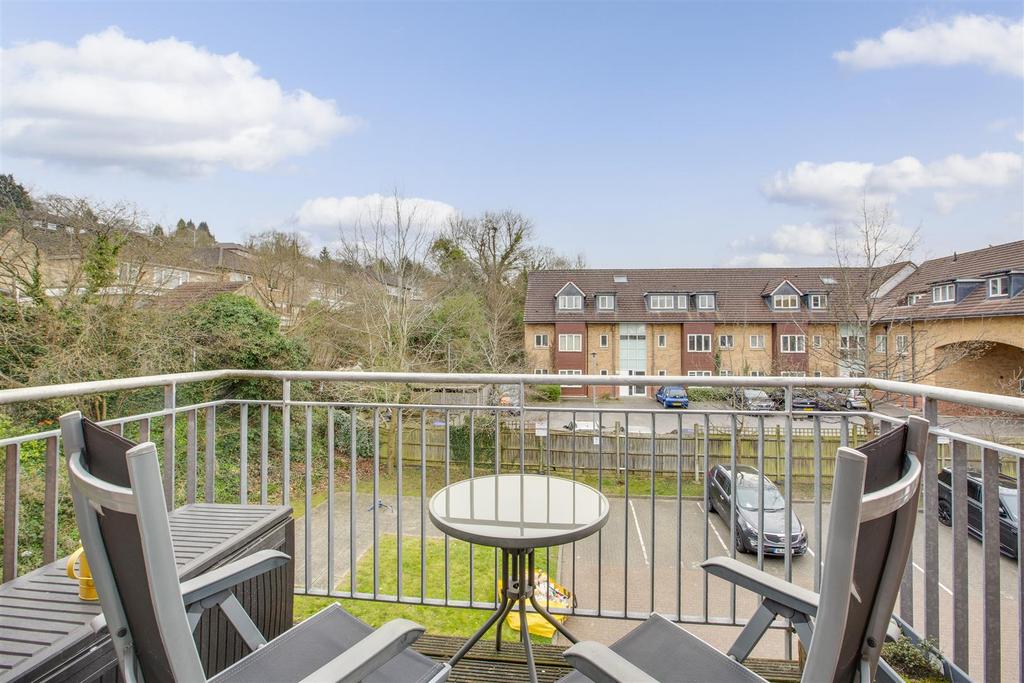21 Greengate, Chairborough Road, HP12 3 GZ-8.jpg