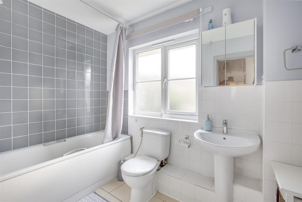 21 Greengate, Chairborough Road, HP12 3 GZ-9.jpg