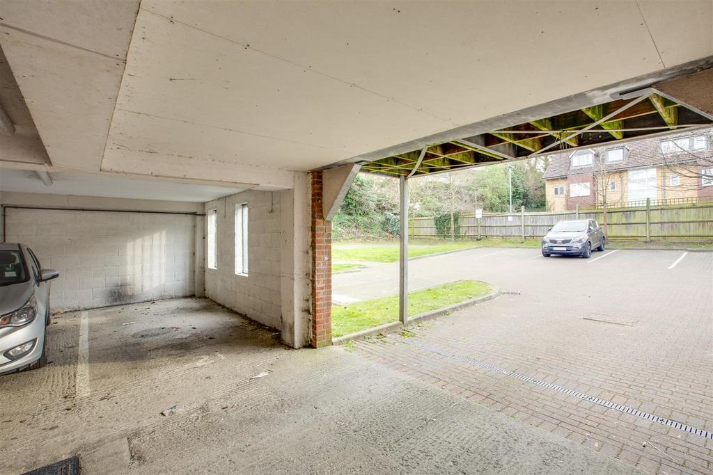 21 Greengate, Chairborough Road, HP12 3 GZ-10.jpg