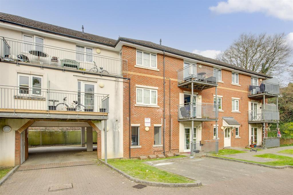 21 Greengate, Chairborough Road, HP12 3 GZ-11.jpg