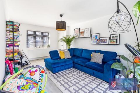 56 Trent Gardens, London, N14 4QN