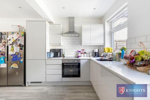 56 Trent Gardens, London, N14 4QN