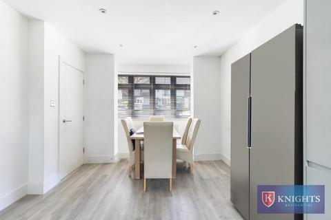 56 Trent Gardens, London, N14 4QN