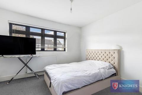 56 Trent Gardens, London, N14 4QN