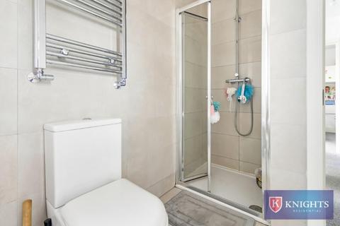 56 Trent Gardens, London, N14 4QN