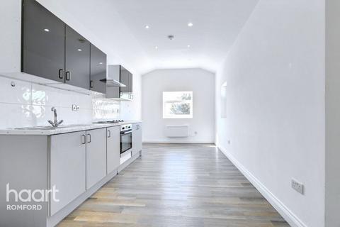 1 bedroom apartment for sale, Flat 3, 24 Albert Road, Romford, RM1 2PJ
