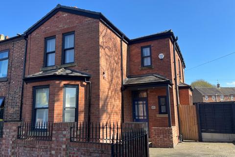 3 bedroom semi-detached house to rent, Royle Green Rd, Northenden