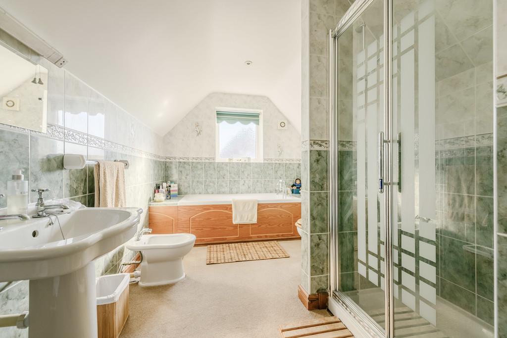 En-Suite Bathroom