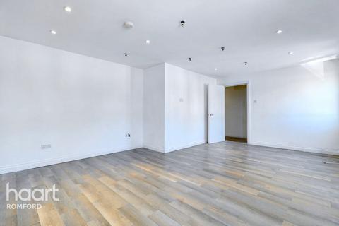 1 bedroom apartment for sale, Flat 4, 24 Albert Road, Romford, RM1 2PJ