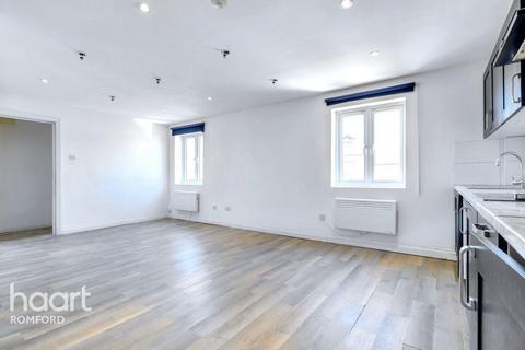 1 bedroom apartment for sale, Flat 4, 24 Albert Road, Romford, RM1 2PJ