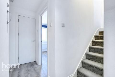 Flat 4, 24 Albert Road, Romford, RM1 2PJ