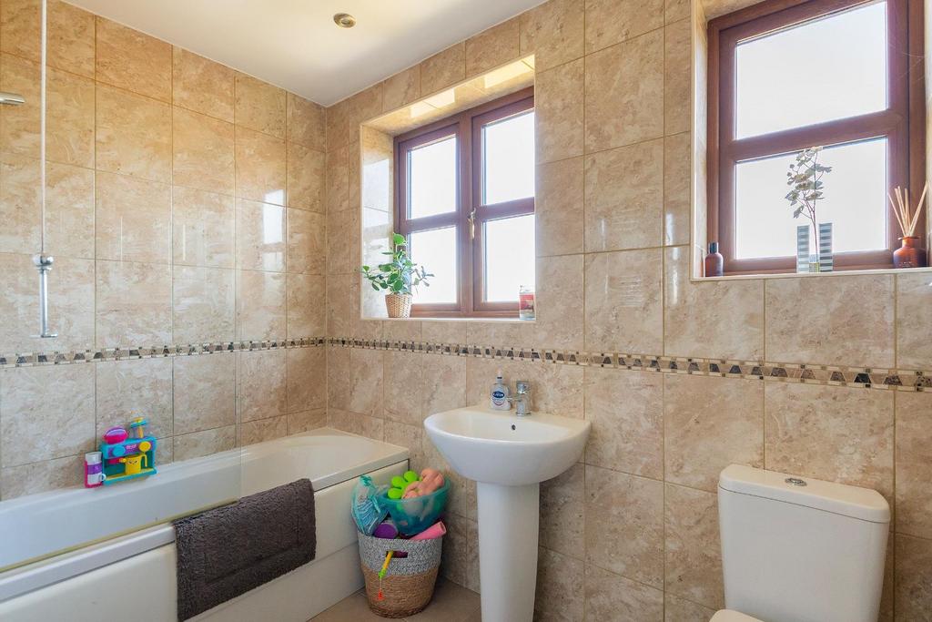 1 O3 GRFY - Bathroom B.jpg