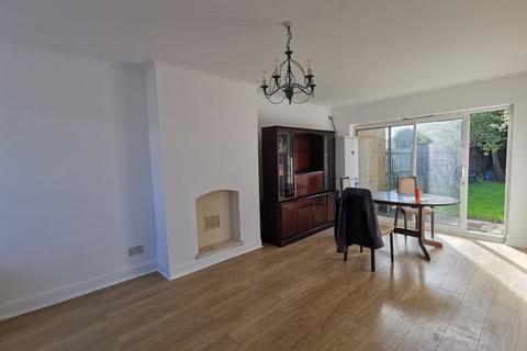 3 bedroom semi-detached house to rent, Holyrood Avenue, Harrow