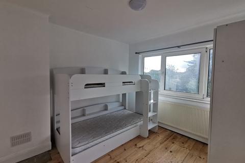 3 bedroom semi-detached house to rent, Holyrood Avenue, Harrow
