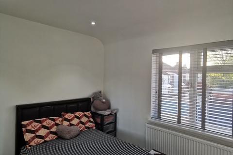 2 bedroom semi-detached house to rent, Fourland Walk, Edgware